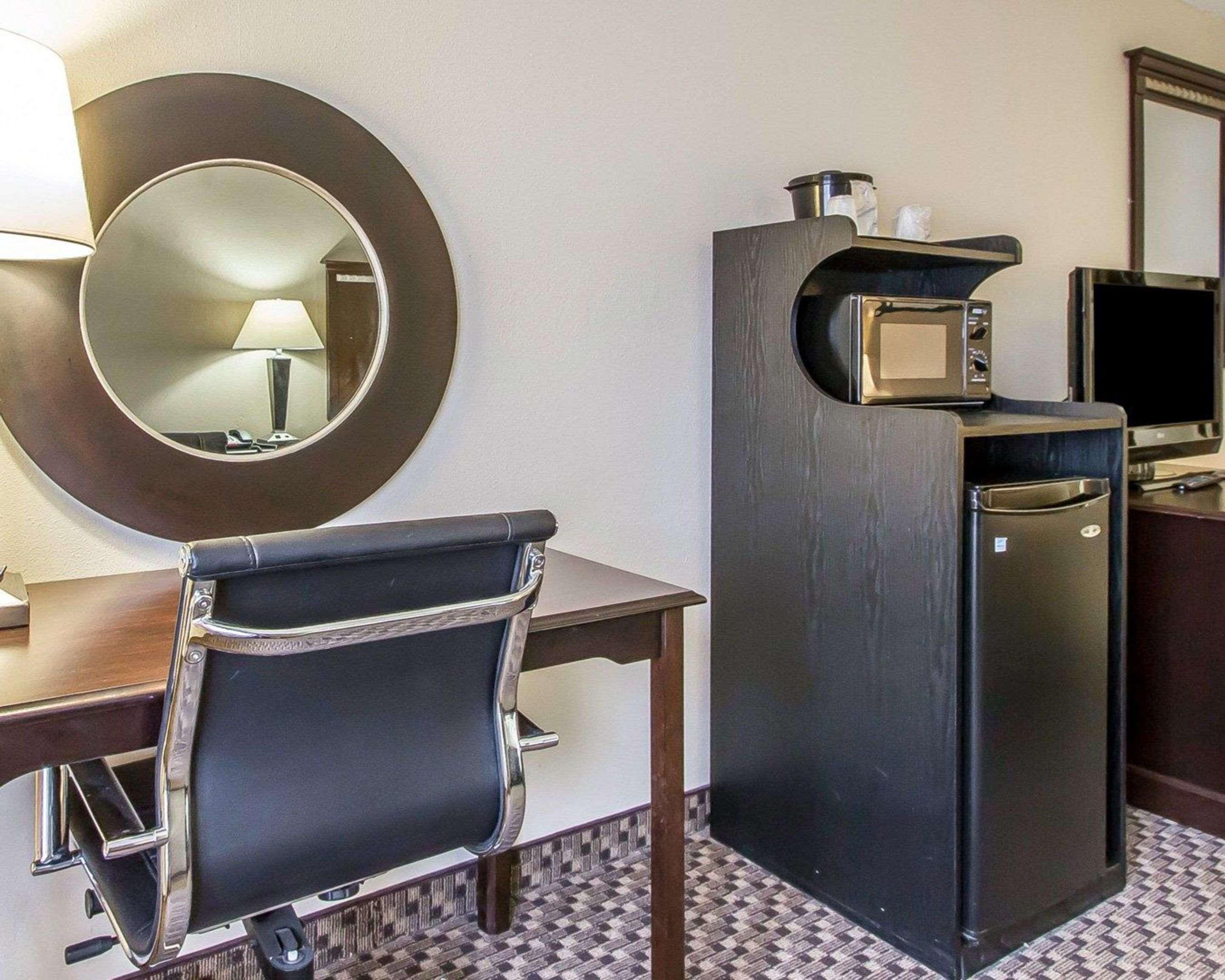 Quality Inn Macomb Near University Area Buitenkant foto
