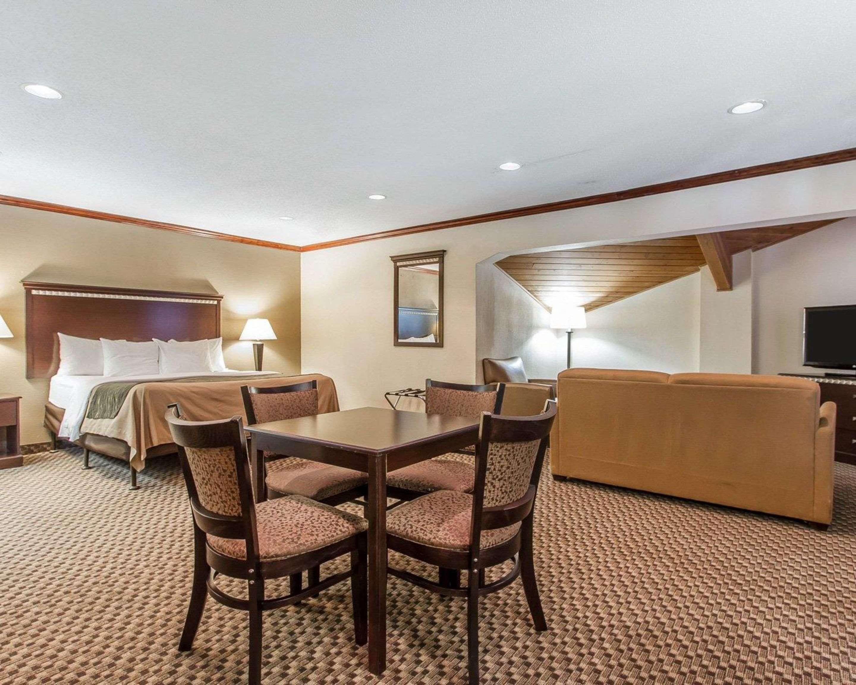 Quality Inn Macomb Near University Area Buitenkant foto