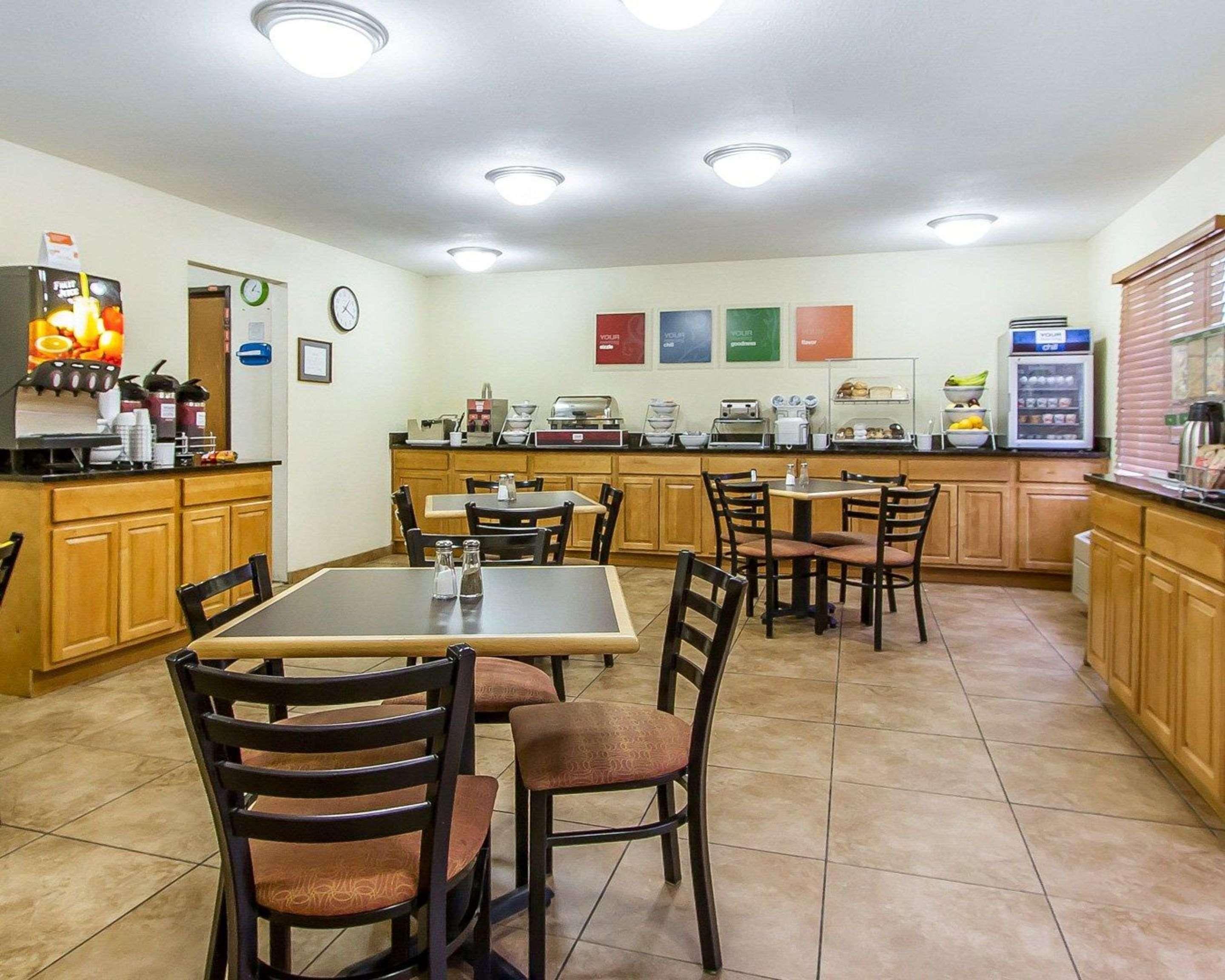 Quality Inn Macomb Near University Area Buitenkant foto