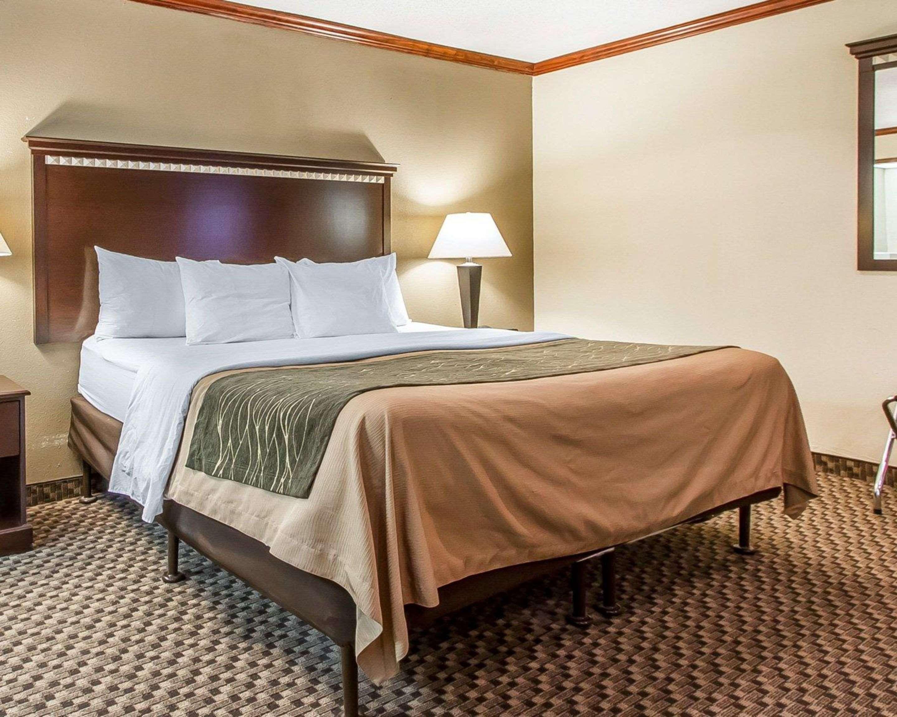 Quality Inn Macomb Near University Area Buitenkant foto