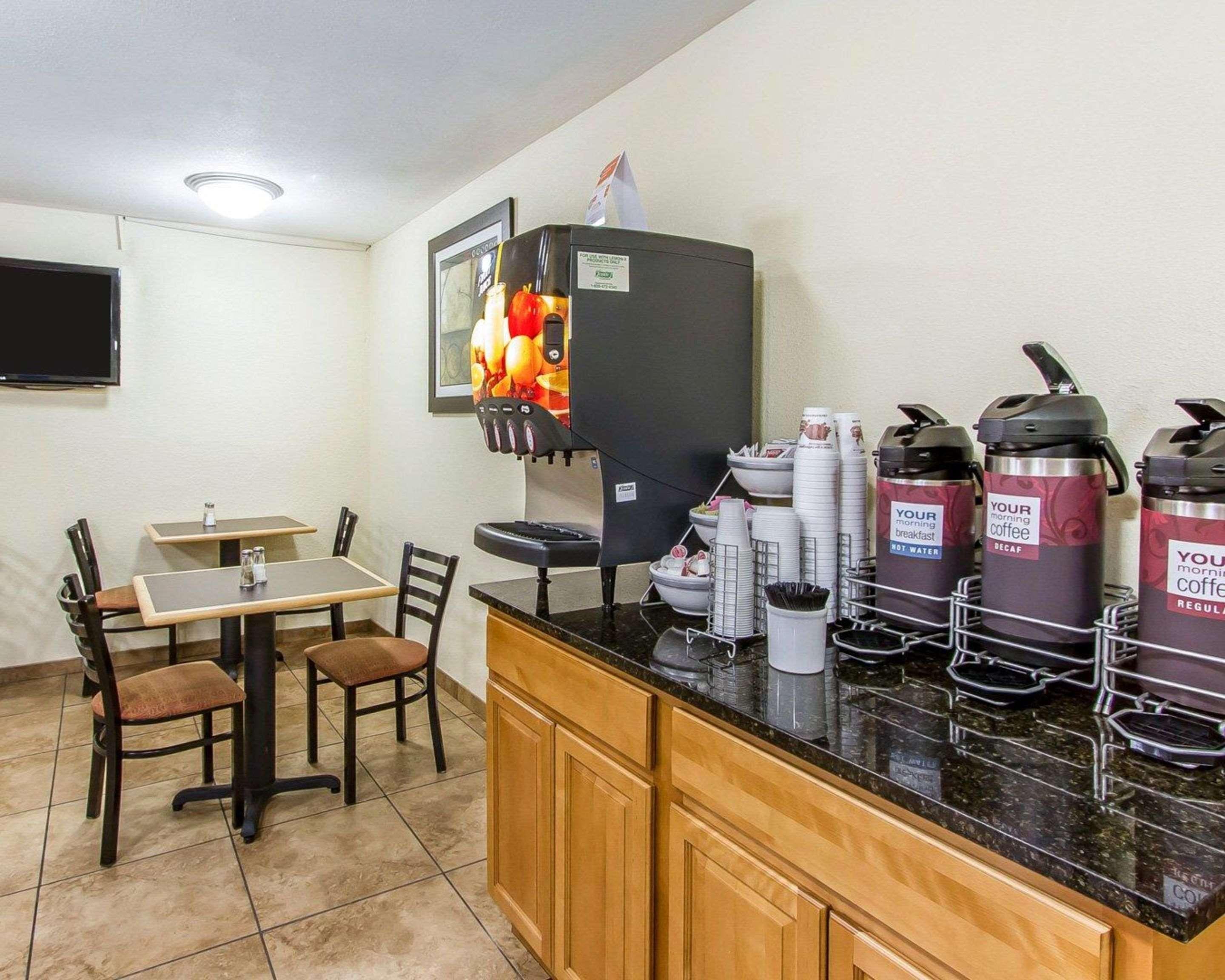 Quality Inn Macomb Near University Area Buitenkant foto