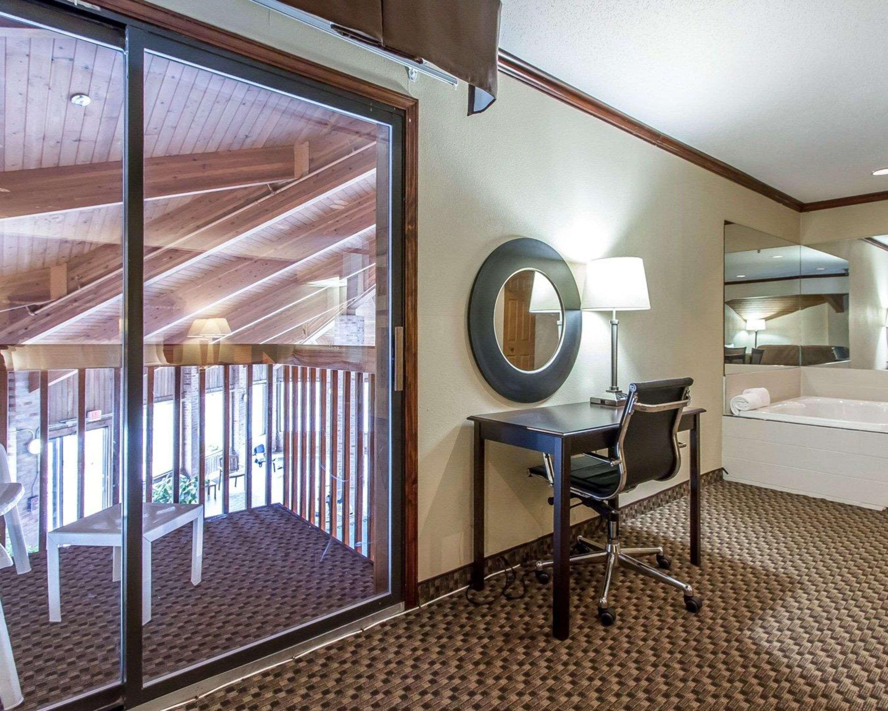 Quality Inn Macomb Near University Area Buitenkant foto