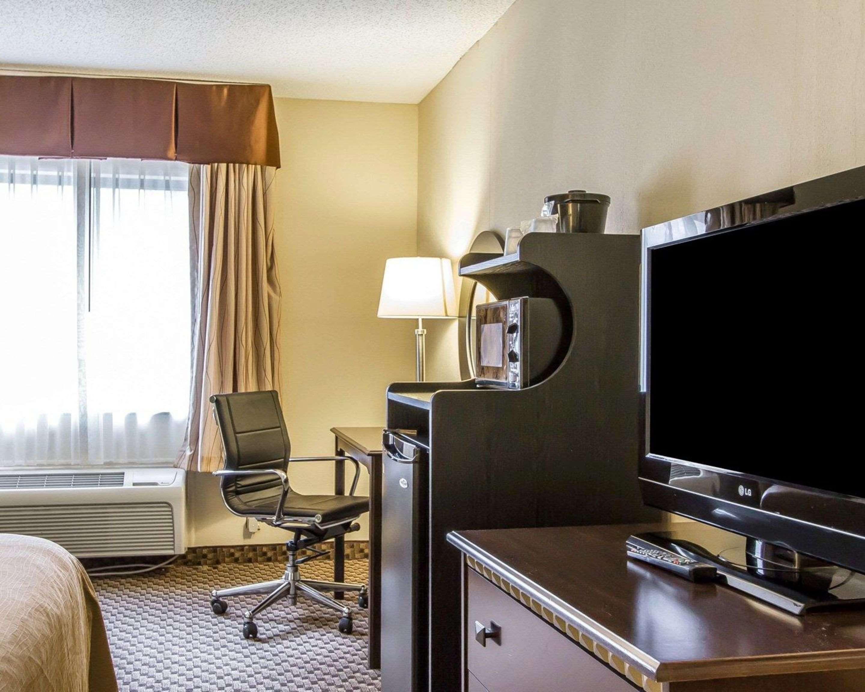 Quality Inn Macomb Near University Area Buitenkant foto