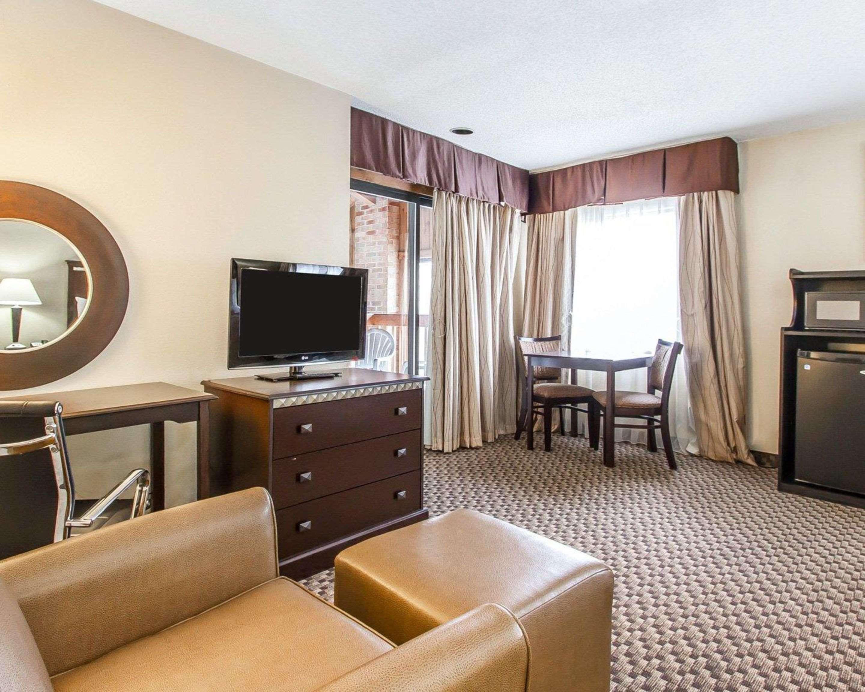 Quality Inn Macomb Near University Area Buitenkant foto