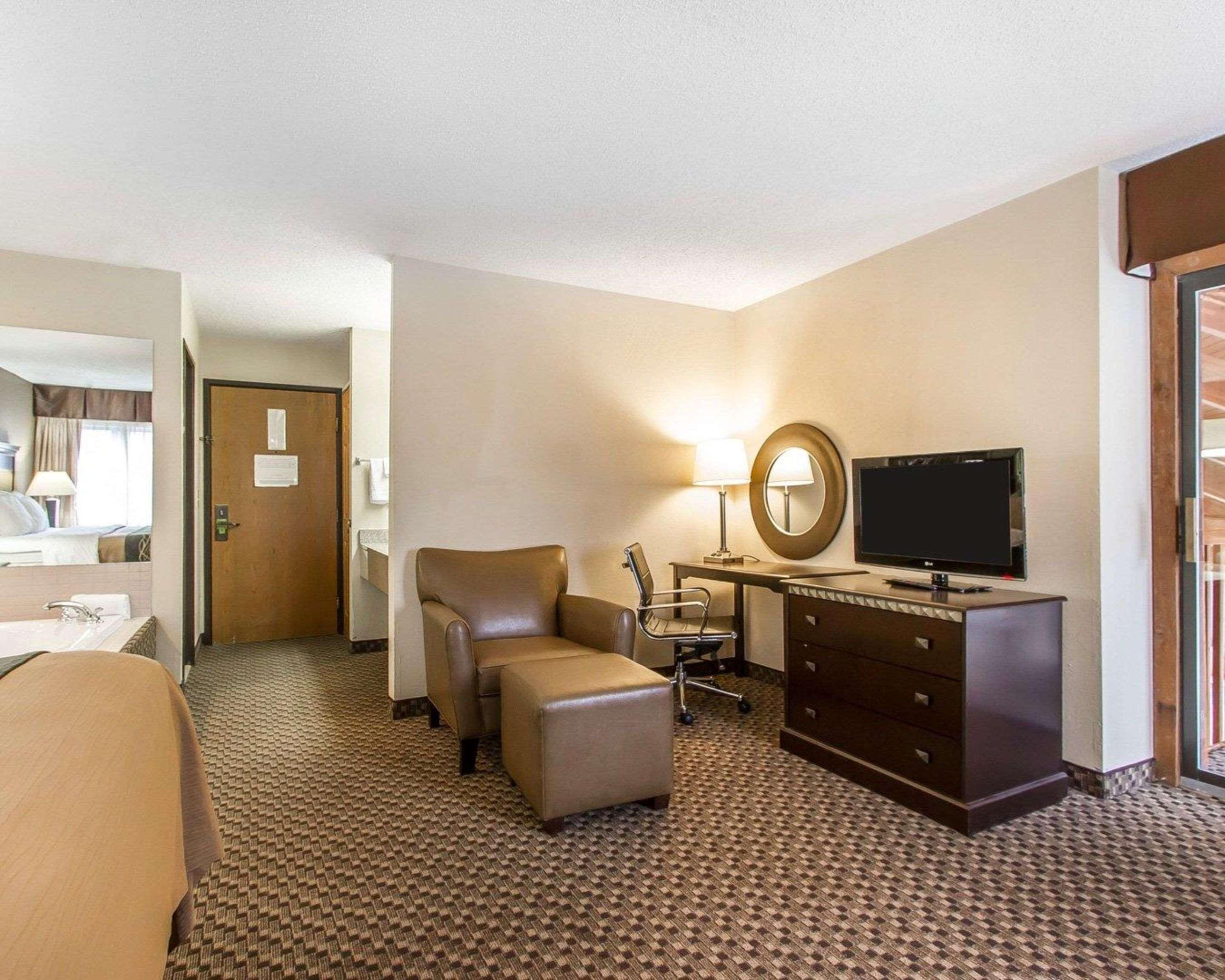 Quality Inn Macomb Near University Area Buitenkant foto