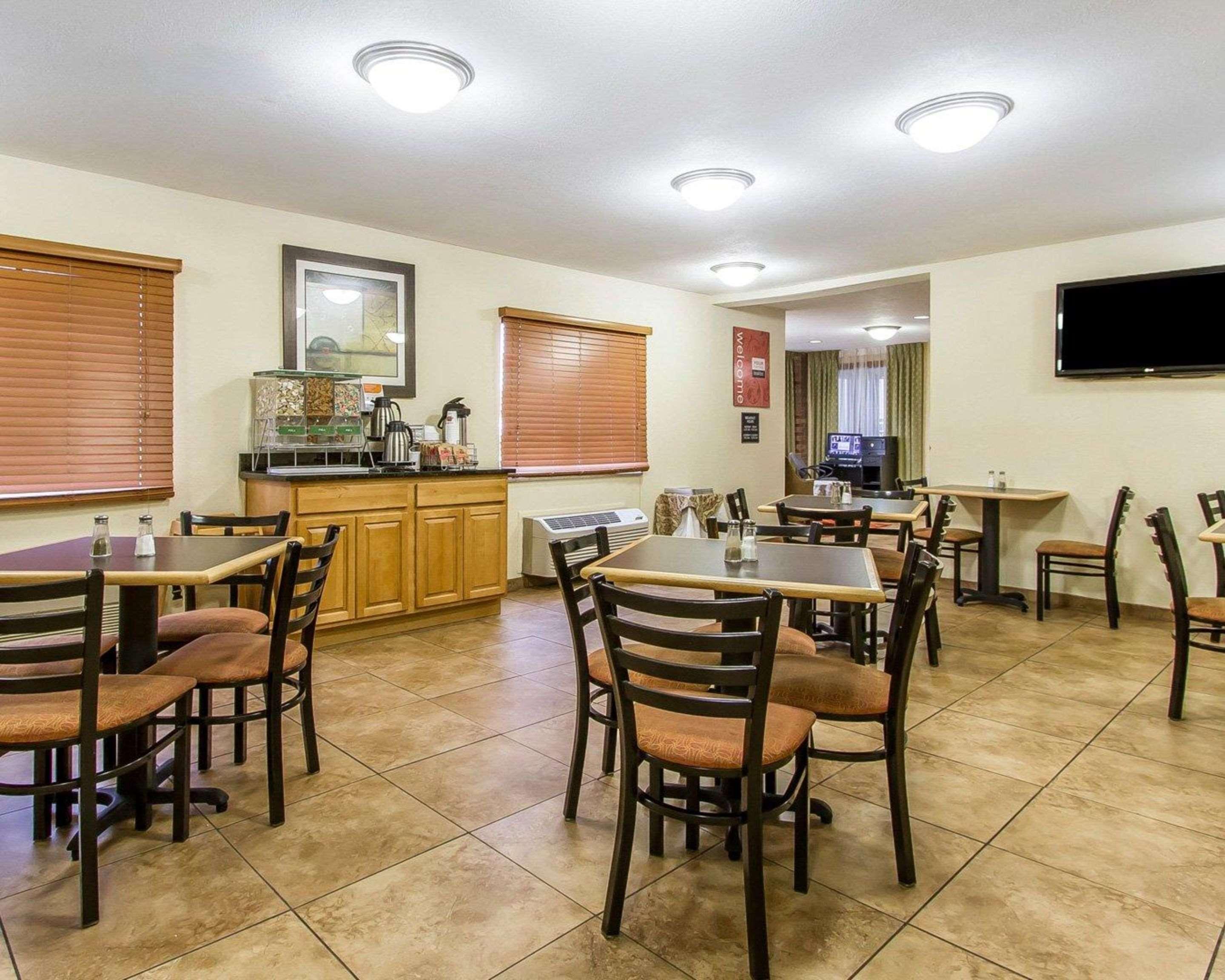 Quality Inn Macomb Near University Area Buitenkant foto
