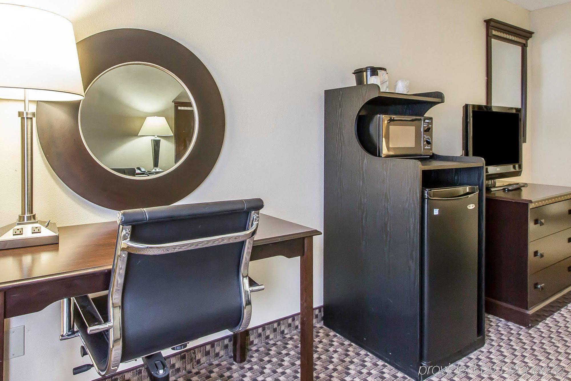 Quality Inn Macomb Near University Area Buitenkant foto
