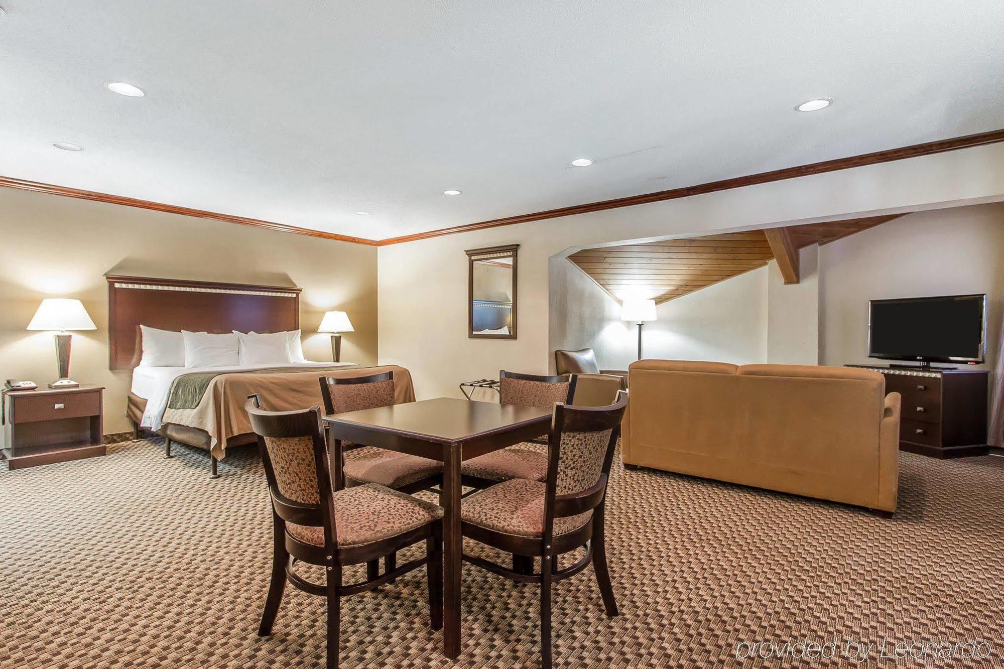 Quality Inn Macomb Near University Area Buitenkant foto