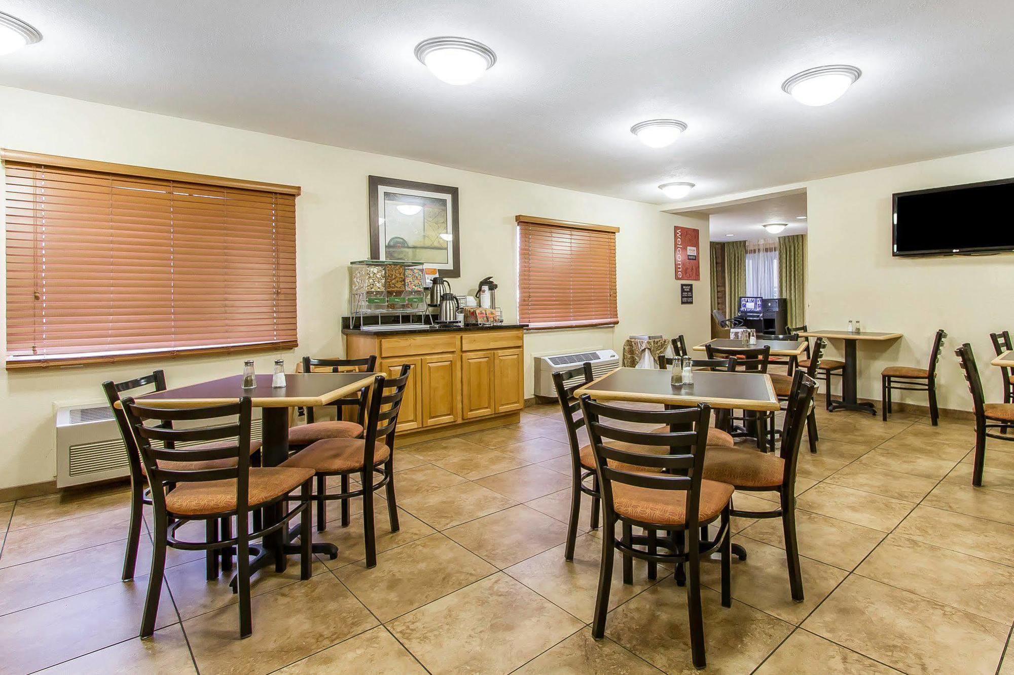 Quality Inn Macomb Near University Area Buitenkant foto