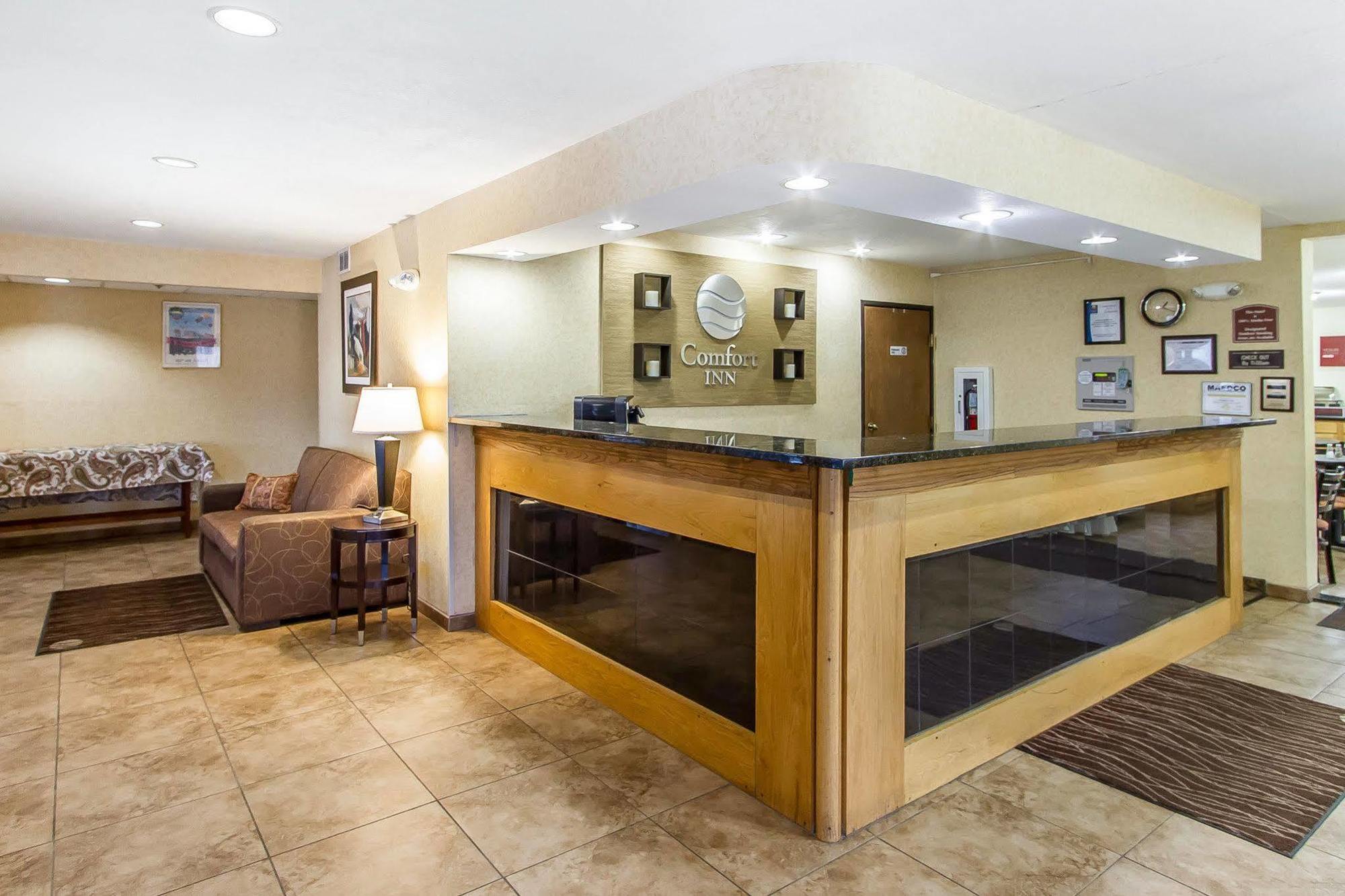 Quality Inn Macomb Near University Area Buitenkant foto