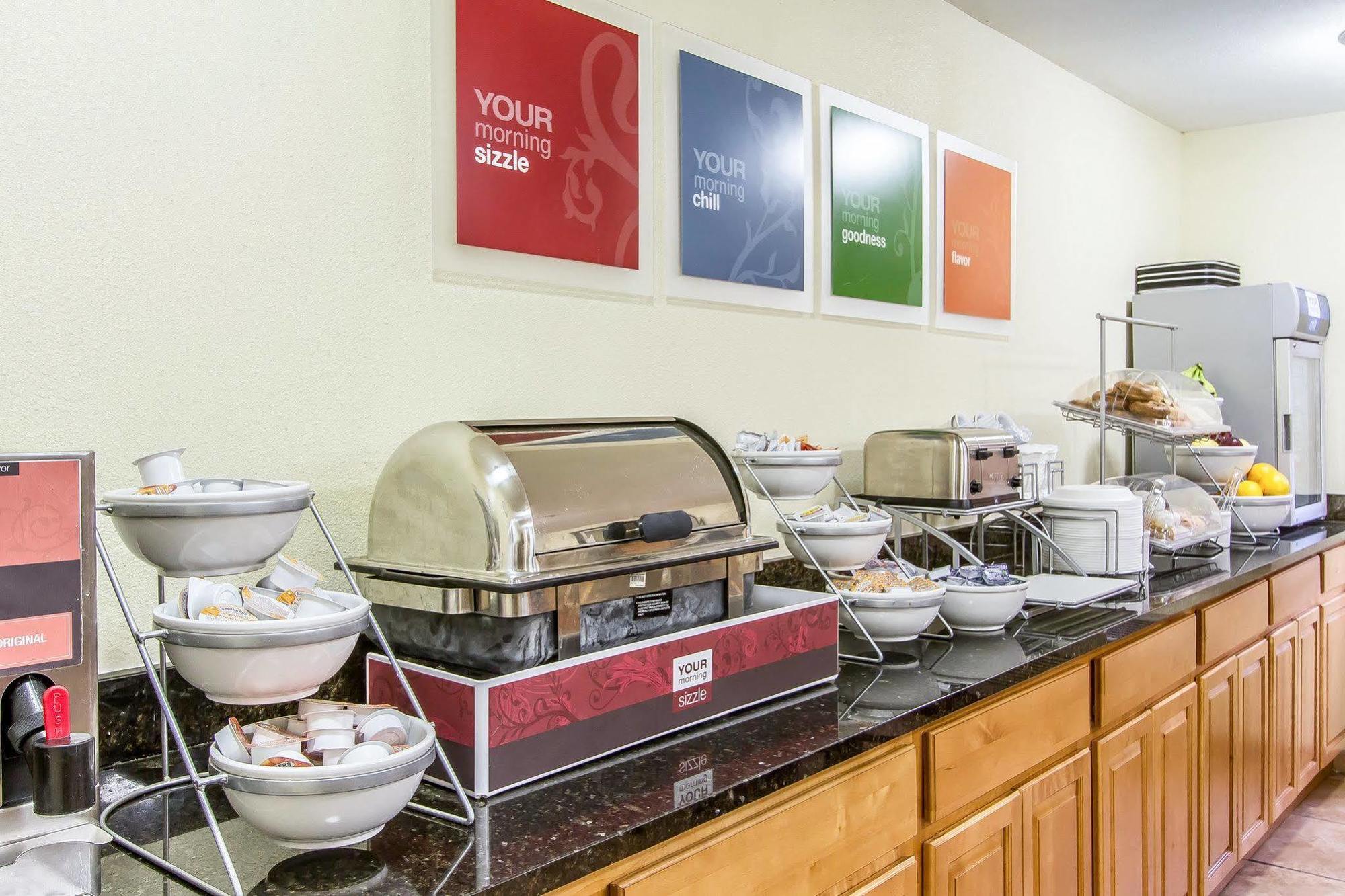 Quality Inn Macomb Near University Area Buitenkant foto
